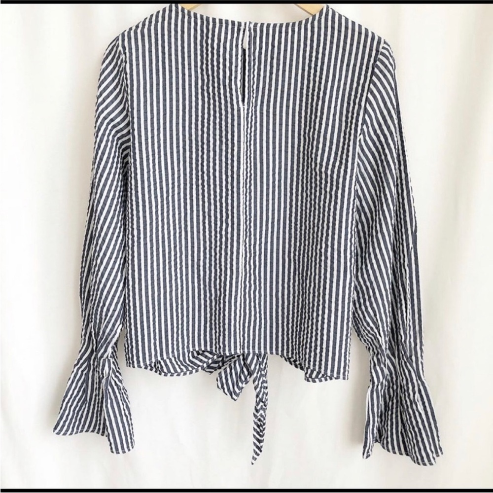 Women’s H&M Blue White Stripe Long Bell Sleeve Tie Front Top Sz 4 Small - Picture 4 of 7